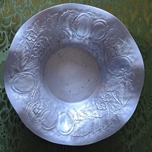 Vintage Everlast serving bowl 9 inch round x 2' deep very good condition